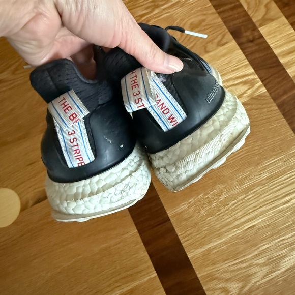 Adidas shoes - Picture 4 of 4